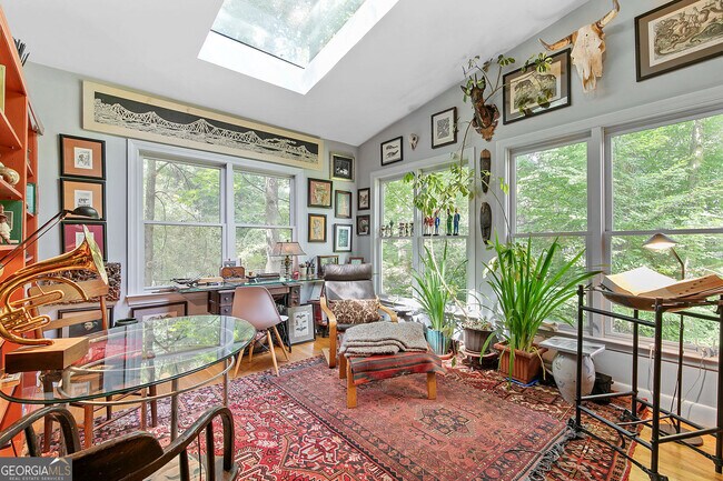 Building Photo - 1232 Bernadette Ln NE