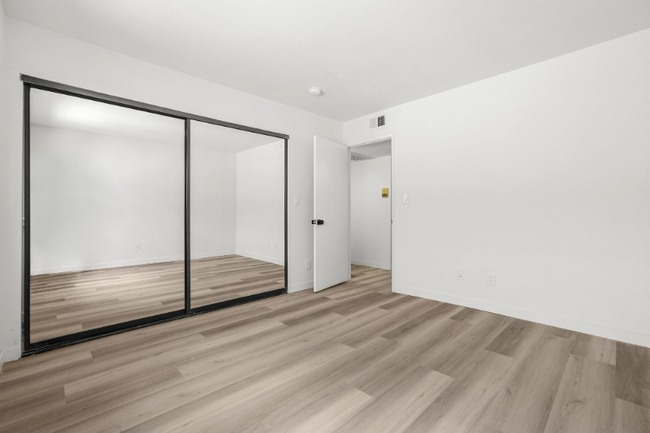 Building Photo - 5240 Whitsett Ave