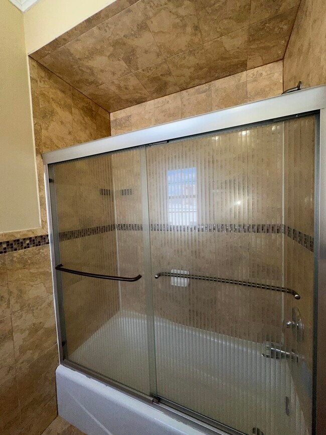 Building Photo - 272 St Pauls Ave