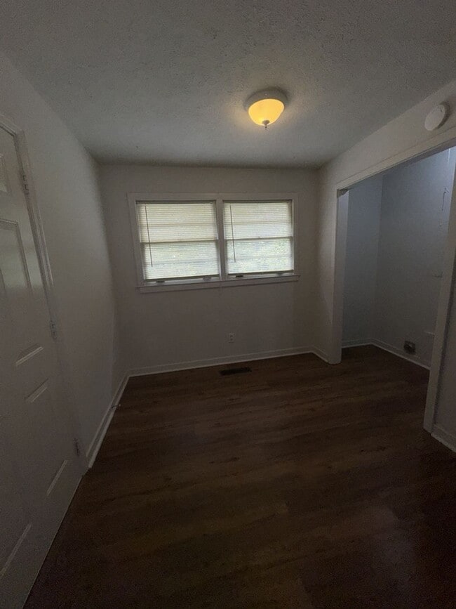 Building Photo - 4049 Norwood Dr