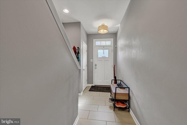 Primary Photo - 7650 Lyndon Ct