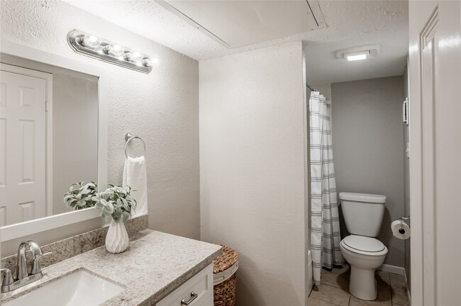 Building Photo - 12660 Ashford Point Dr