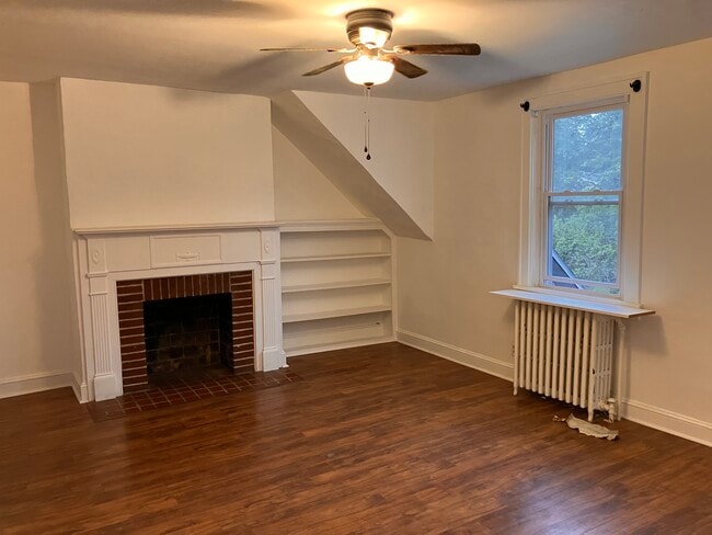 Living room - 895 Mercer St