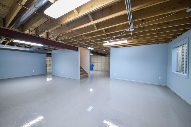 Building Photo - 310 Delnor Glen Dr