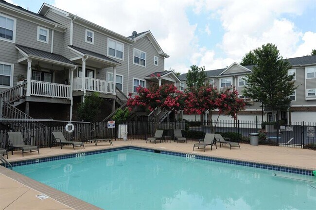 Building Photo - 272 Carlyle Park Dr