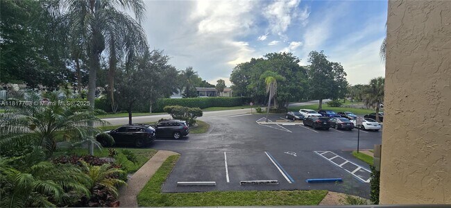 Building Photo - 200 Jacaranda Country Club Dr