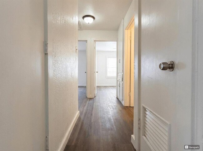 Building Photo - 501 Sacramento Dr