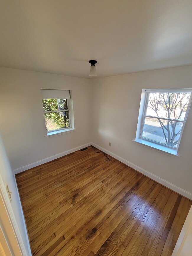 Building Photo - 1403 N Scott St