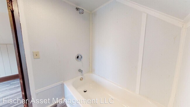 Building Photo - 1 br, 1 bath Apartment - 3210 West 98th St...