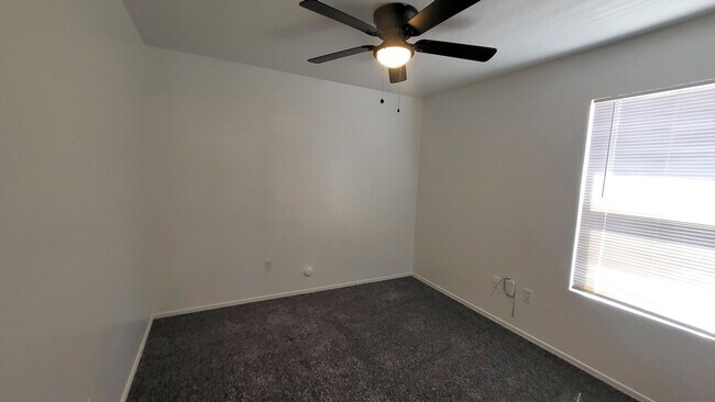 Building Photo - 2032 E Catclaw St