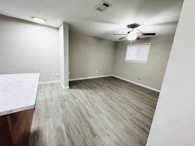 Building Photo - 7440 Bomer Dr