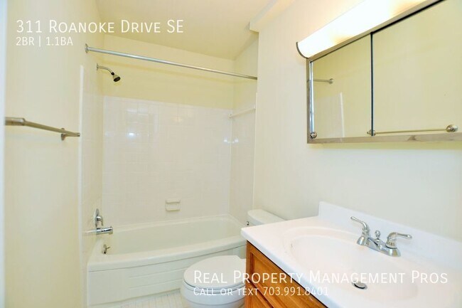 Building Photo - 311 Roanoke Dr SE