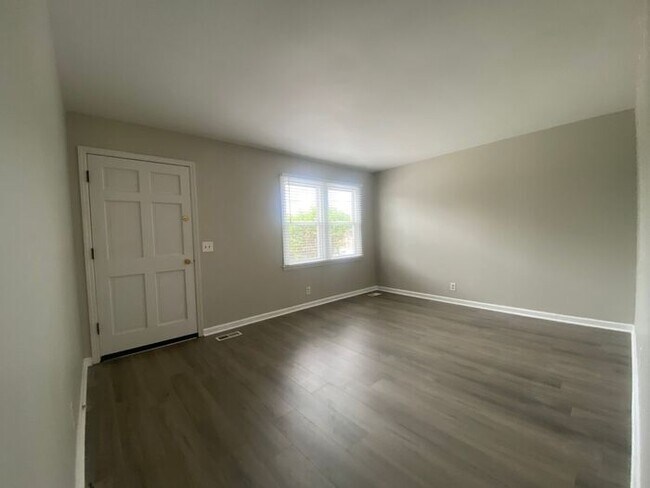 Building Photo - Renovated Brick Ranch in North Nashville