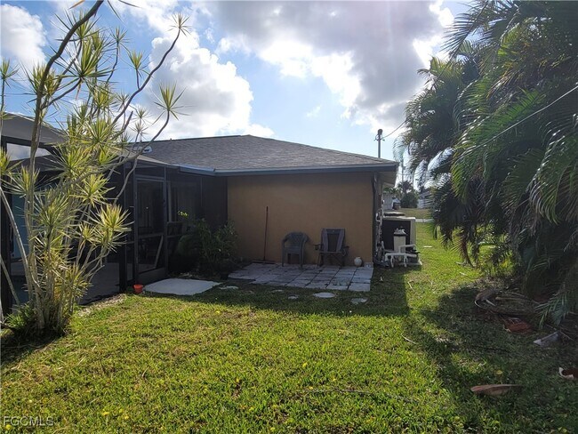 Building Photo - 4530 SW 7th Pl