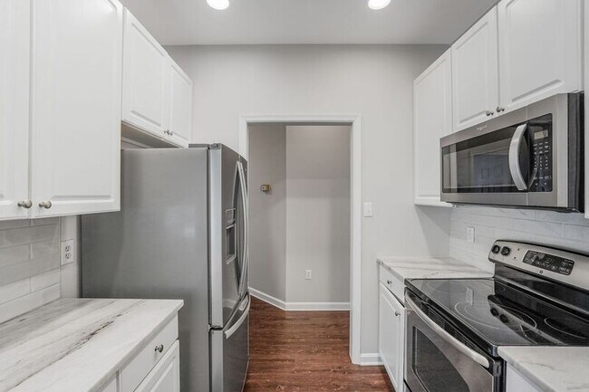 Building Photo - 2408 Ruffin Dr