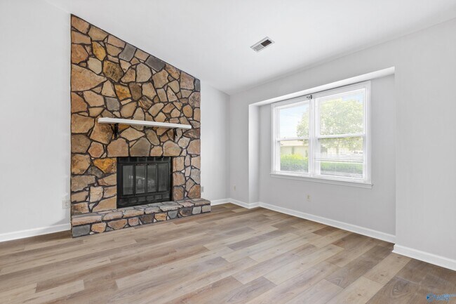 Building Photo - 1008 Fieldstone Ct SE