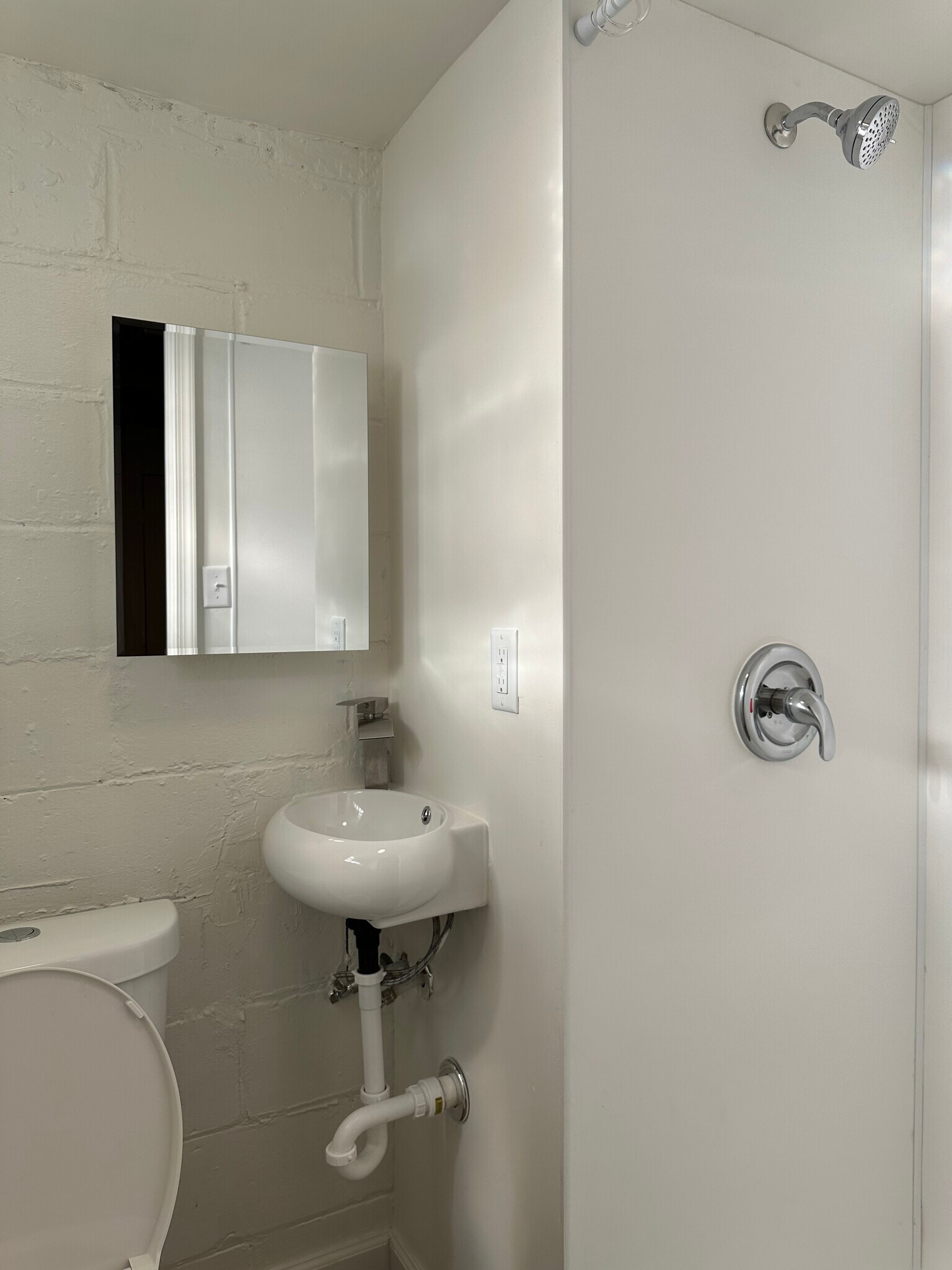 Basement Bathroom. - 3823 Crestlyn Rd