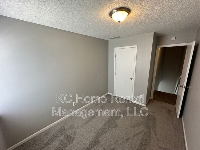 Building Photo - 506 A Skyvue Dr
