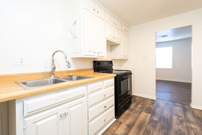 Building Photo - 4471 E Boston Dr