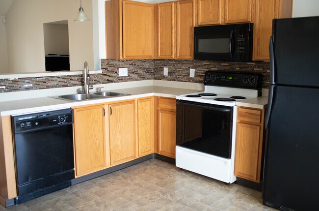 Building Photo - 5502 Poolbeg St