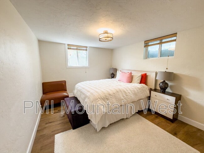 Building Photo - 2323 Bryan Ave