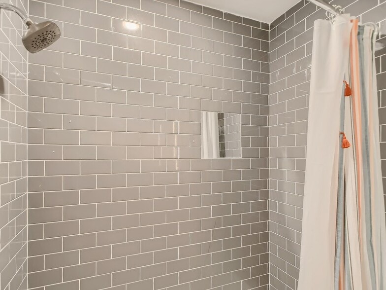 Building Photo - 2100 Ridge Dr