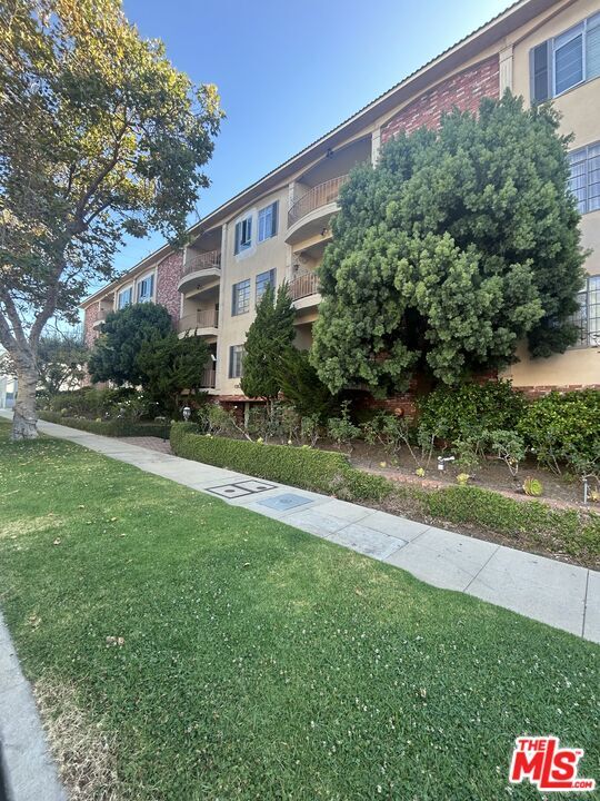 Building Photo - 1818 Pelham Ave