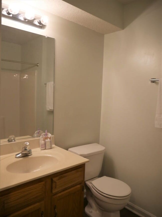 Building Photo - 214 Quietwood Dr