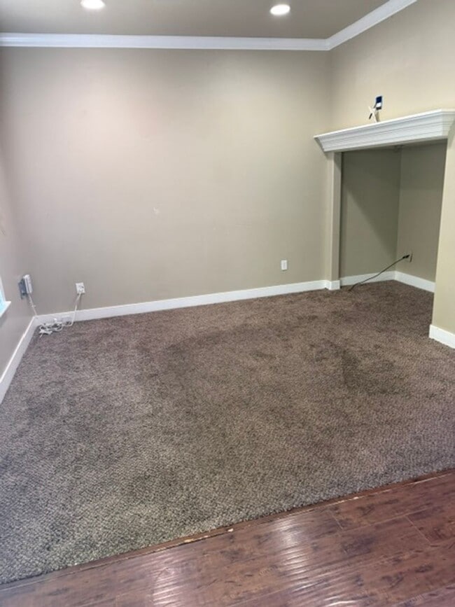 Building Photo - Apartment For Rent