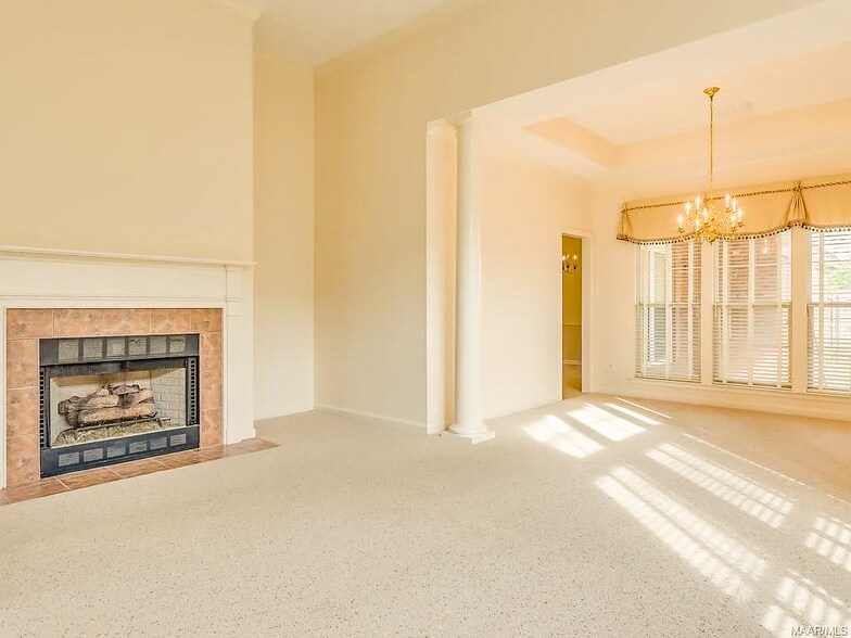 Building Photo - 2112 Parkview Dr S