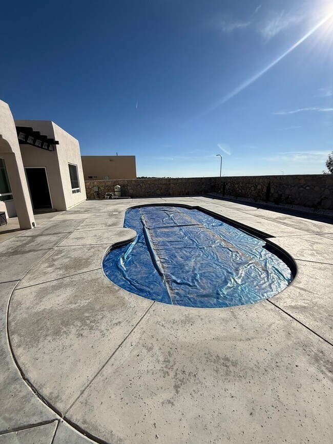 Building Photo - Beautiful home in Sonoma Springs! 4bed, 2.5 baths