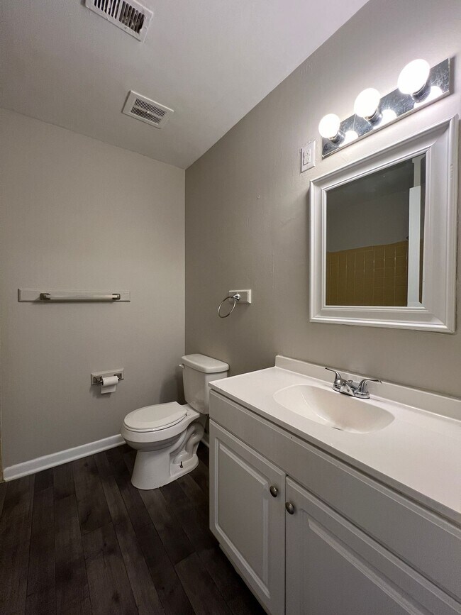 Building Photo - Classic Comfort, Modern Living: Welcome to...