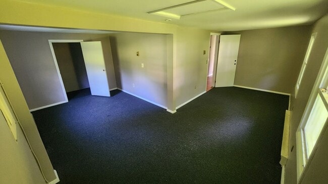 Building Photo - 3 bedroom 1 bathroom