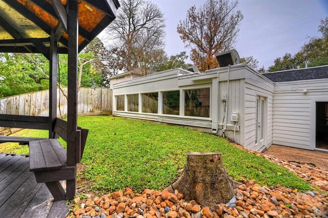 Building Photo - 5407 John Dreaper Dr