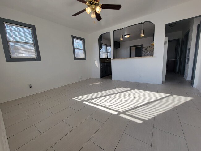 Building Photo - 1315 W 101st St