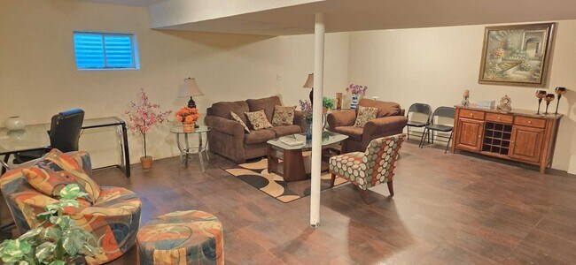 Building Photo - 2416 Boxwood Ln