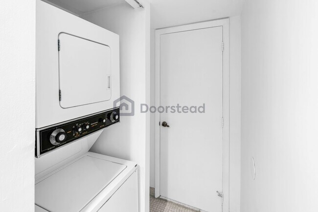 Building Photo - 4172 Inverrary Dr