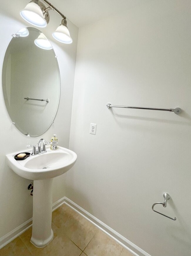 Building Photo - Sizable End Unit Townhome in Wheaton w/ 2 Car Garage!