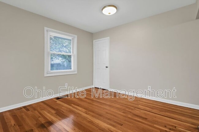 Building Photo - 1028 S Harris Ave