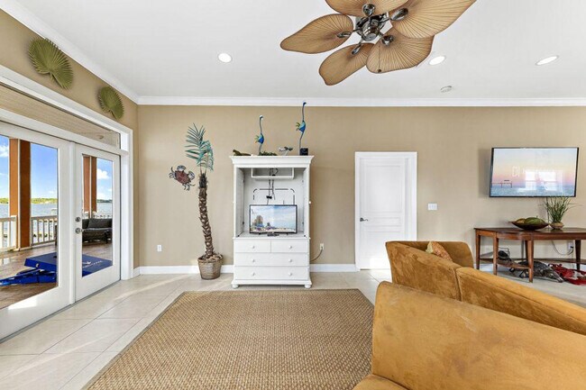 Building Photo - 1232 W Lagoon Ave