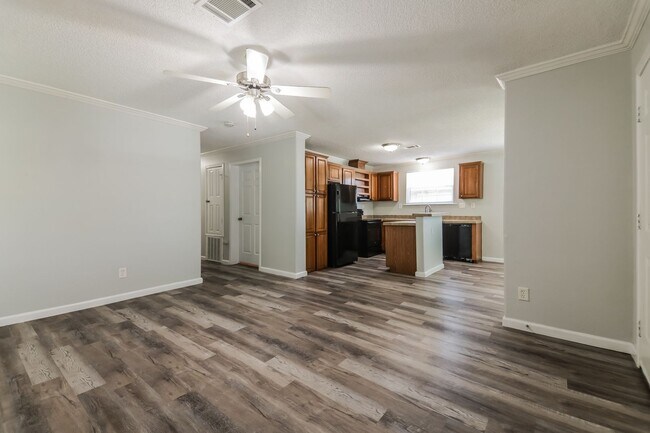 Building Photo - 3 BR/2BA | Newly Renovated Single Family Home  | Huge fenced backyard| In Dallas!