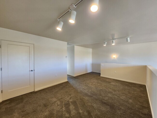 Building Photo - 6 Calle Lemita