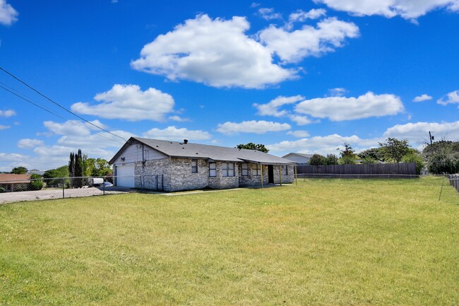 Building Photo - 402 William Tell Dr