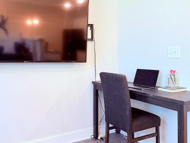 Building Photo - 751 Jacobs Millpond Rd