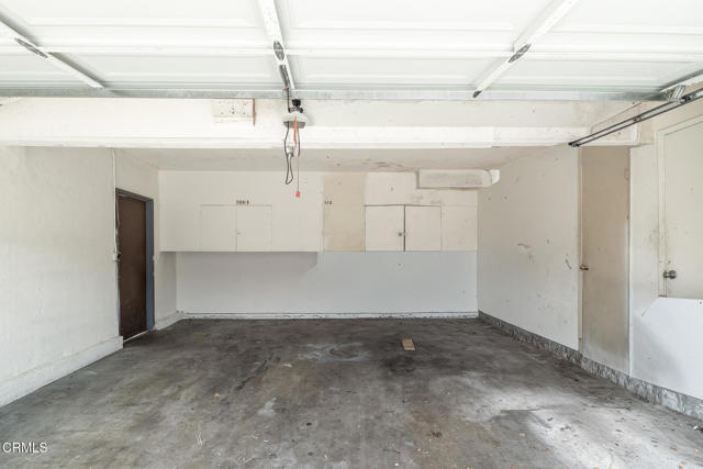 Building Photo - 728 W Hemlock St