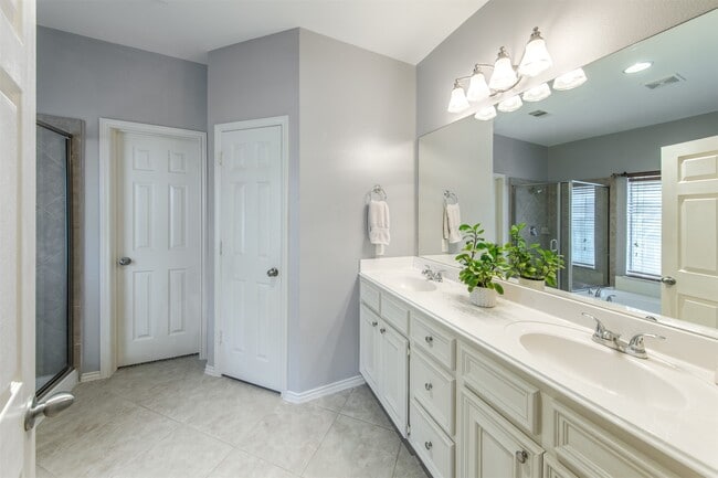 Building Photo - 11026 Anilu Dr