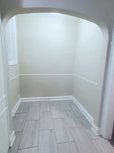 Building Photo - 8028 S Phillips Ave