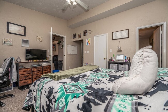 Building Photo - 4 Bedroom Rental Available February 15th!