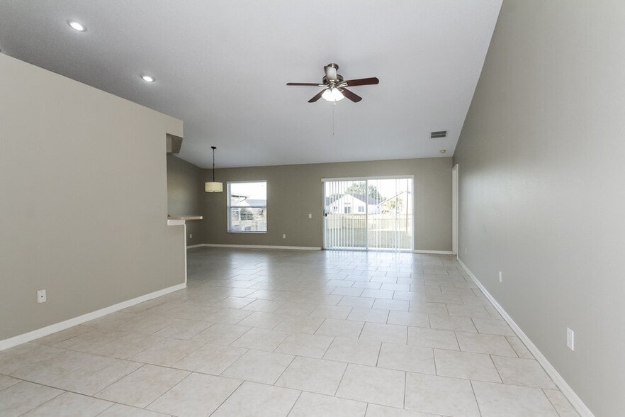 Building Photo - 12515 Midpointe Dr