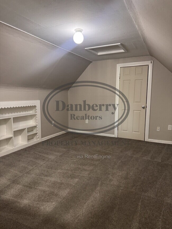 Building Photo - 5930 Acoma Dr